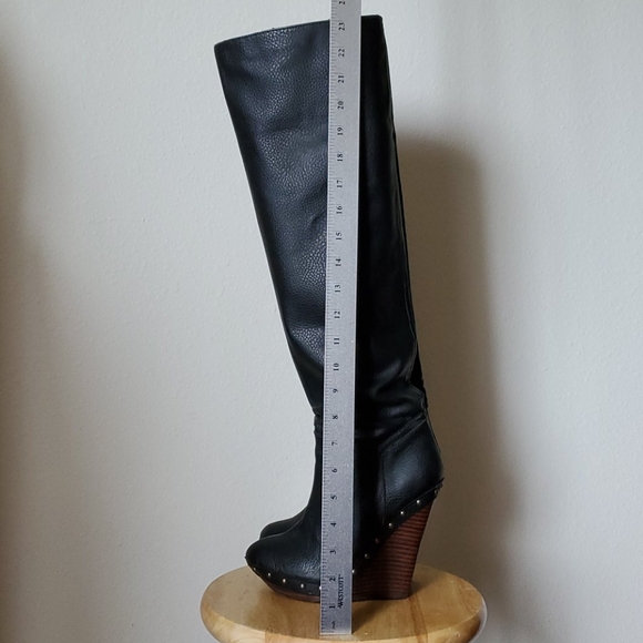 Boots - Picture 2 of 8